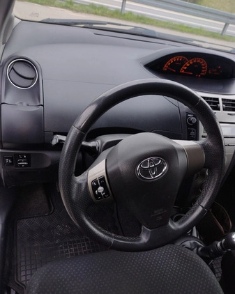 Toyota Yaris cena 22999 przebieg: 160000, rok produkcji 2010 z Brzozów małe 466